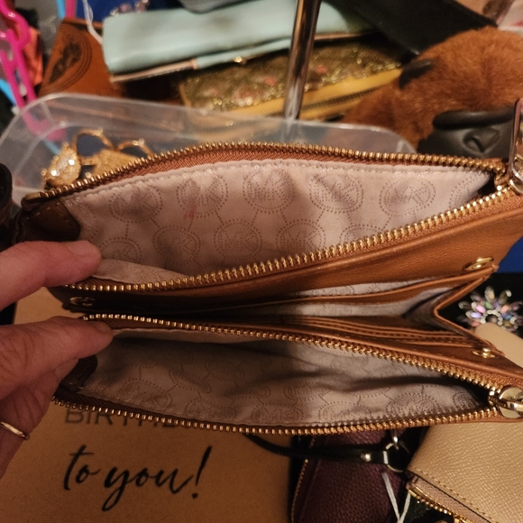 EUC Michael Kors Crossbody - Picture 3 of 7